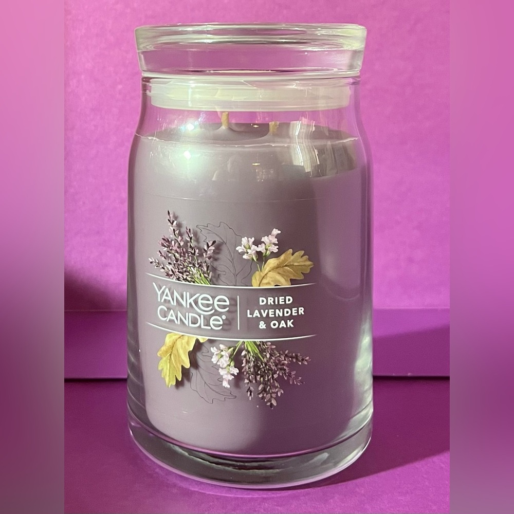 YANKEE CANDLE - Dried Lavender and oak Scented Candle.   (brand new) 🌸🌸🌸